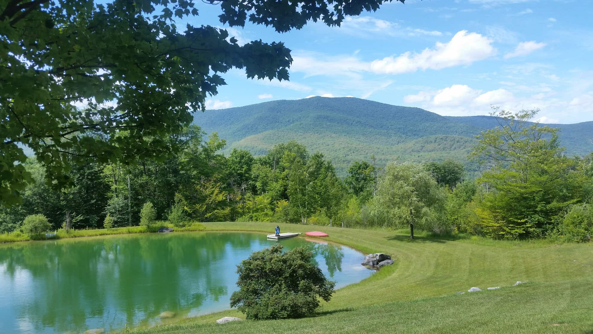 Re:Max Four Seasons Exterior Dorset House Pond and Mountains