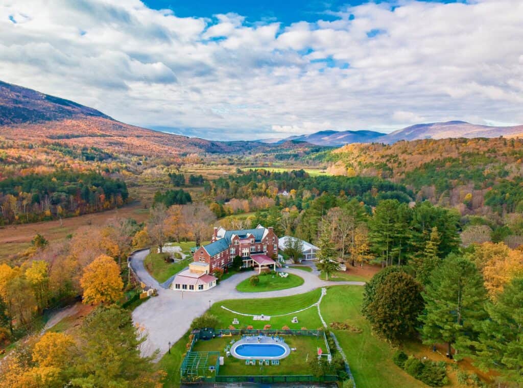 Wilburton-Destination-Resort-Arial-Fall-Foliage-of-Pool-and-Mansion