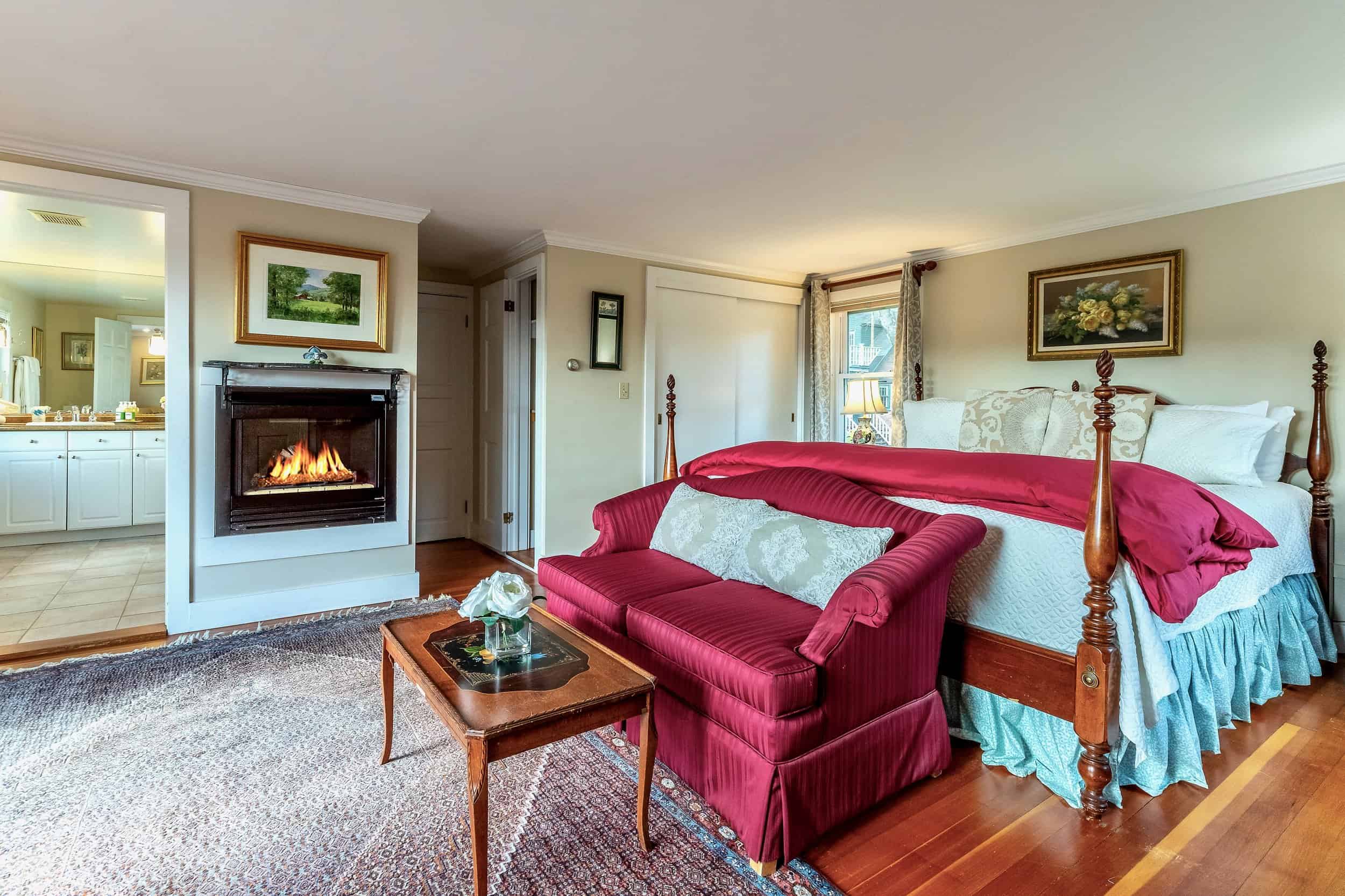 Wilburton-Destination-Resort-Fireplace-Suite