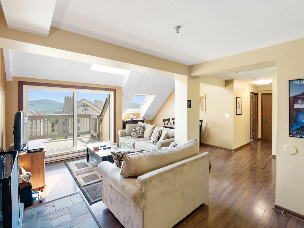 Amazing Mountain Condo - Right across the street to Killington Resort Interior Living Room