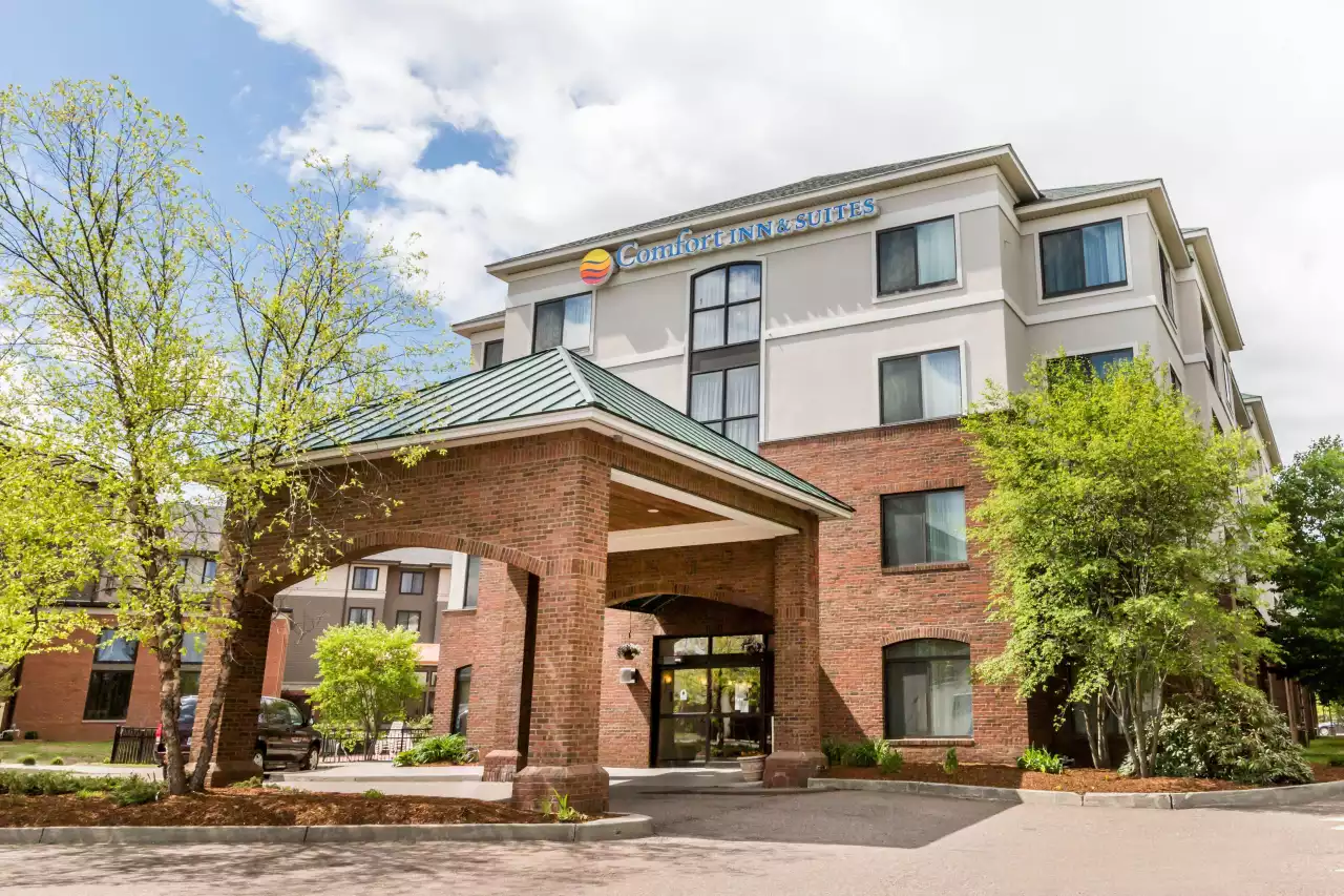 Comfort Inn Burlington - Summer Exterior